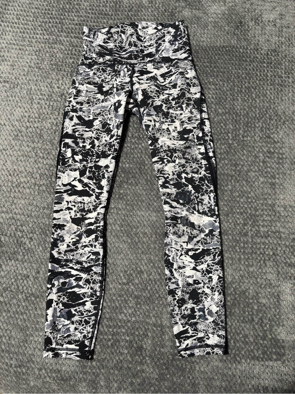 LuluLemon High-Waist Black & White Marble Print Women's Leggings Size XS